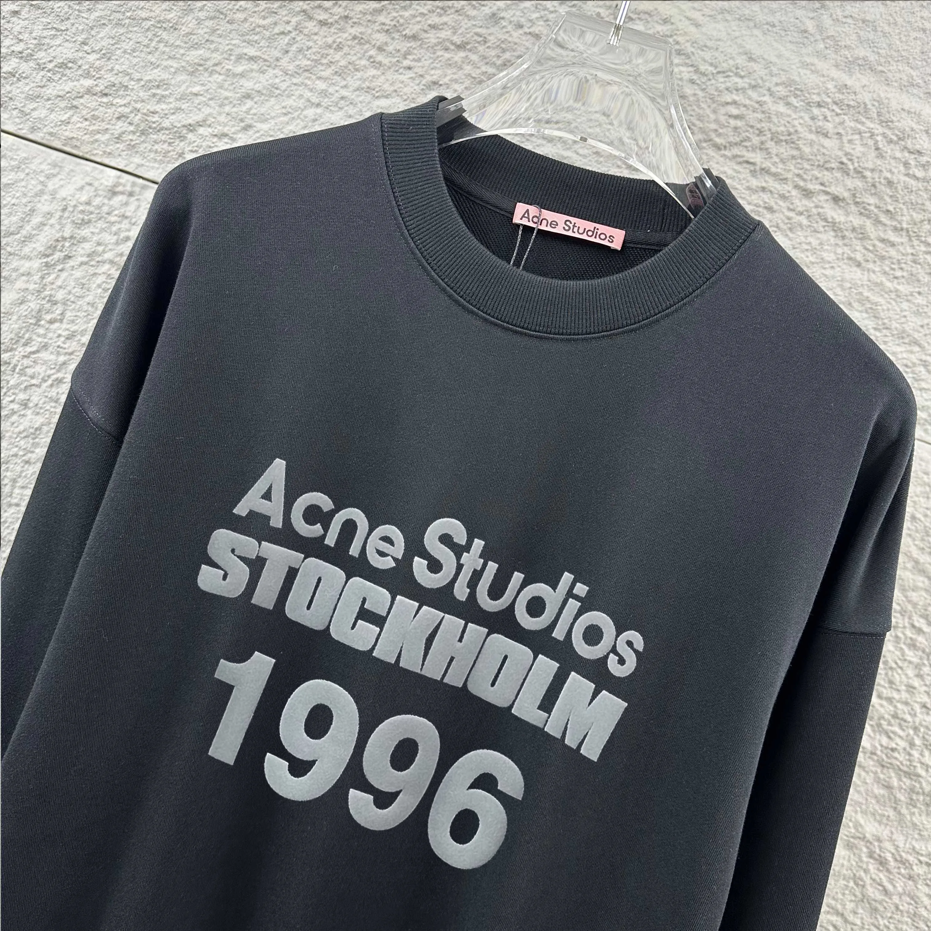 Acne*studios*Acne 2026 Early Autumn and Winter New Arrival Classic letter totem foaming process Customized terry fabric Long-sleeved round neck sweatshirt Men and women Same Style Color: Black White Size: S (90-130 pounds) M (120-150 pounds) L (140-165 pounds) XL (160-180 pounds) XXL (180 pounds)